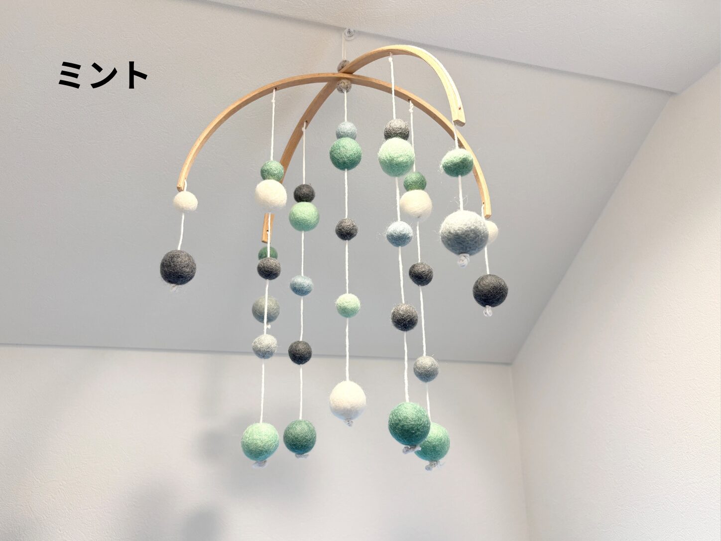 出産祝いギフトセット<br>ベビーモビール ＆ ロンパース - 画像 (11)