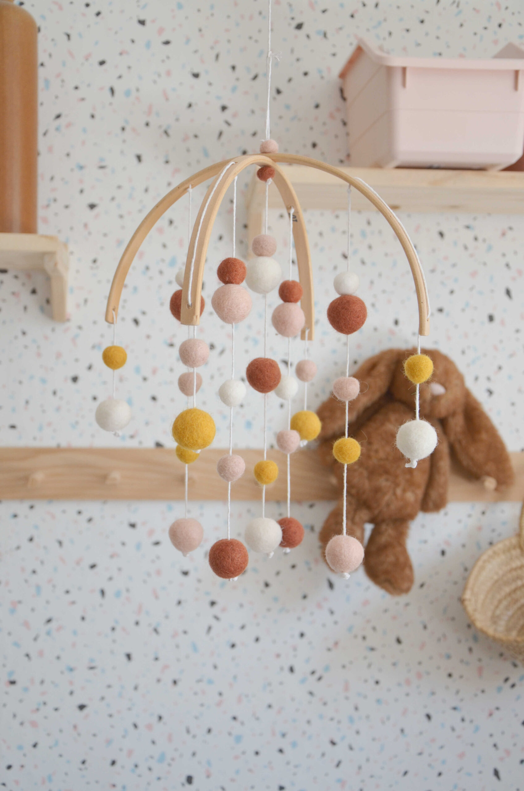 お祝いギフトセット<br>ベビーモビール ＆ ロンパース - 画像 (12)