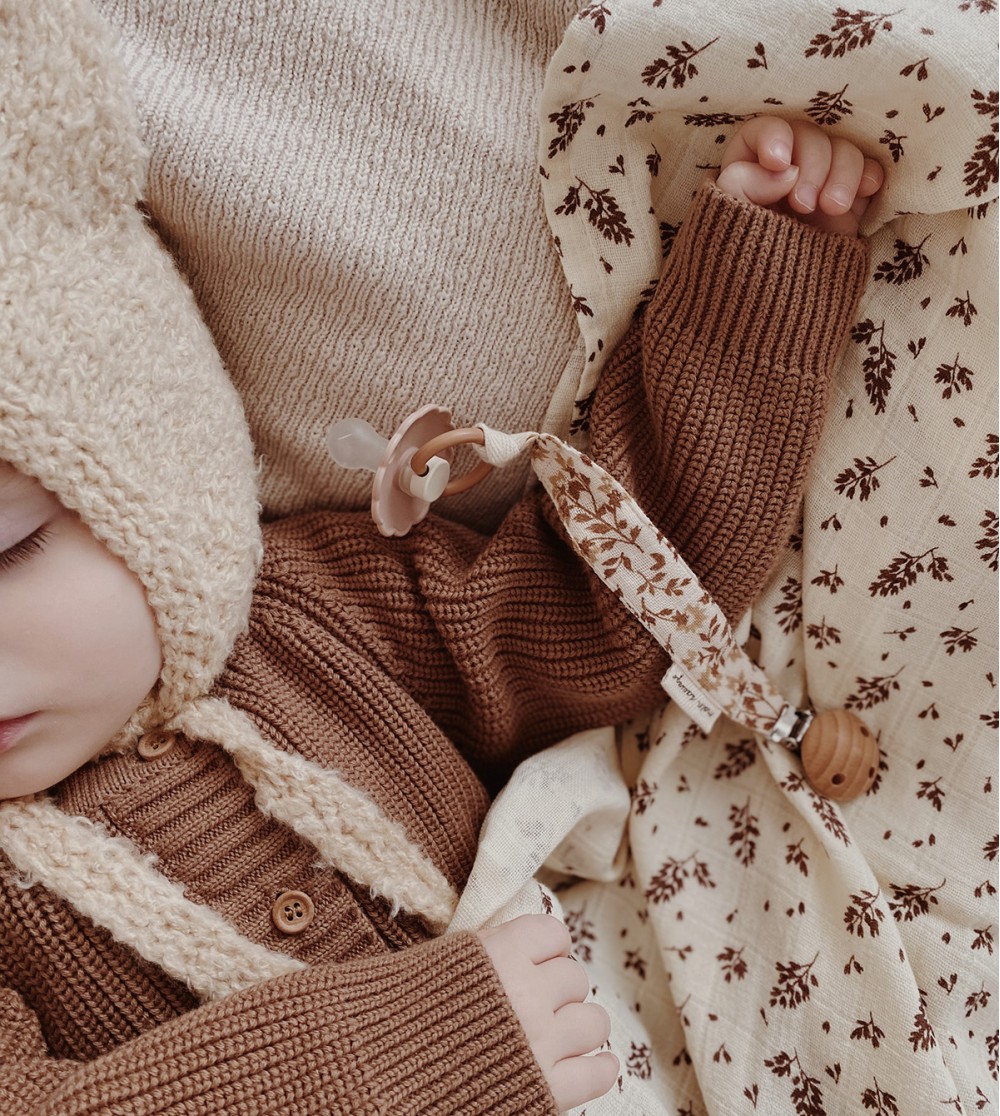 main sauvage(マン ソヴァージュ) Pacifier Clip