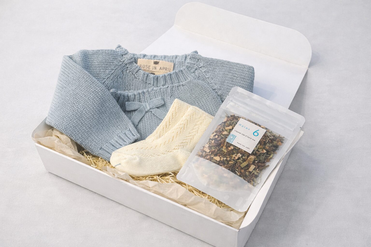 お祝いギフトセット<br>ベビーセットアップ& 靴下