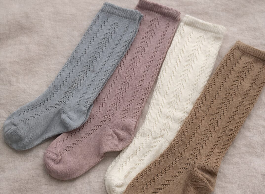 お祝いギフトセット<br>ベビーセットアップ& 靴下 - 画像 (5)