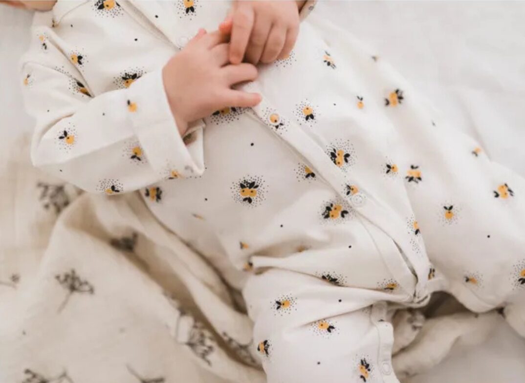 お祝いギフトセット<br>ベビーモビール ＆ ロンパース - 画像 (13)