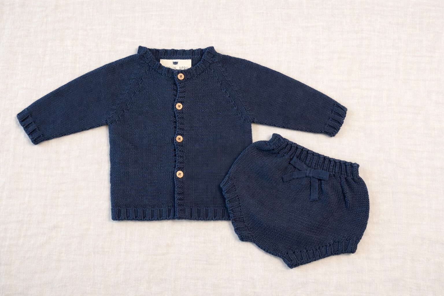 お祝いギフトセット<br>ベビーセットアップ& 靴下 - 画像 (3)